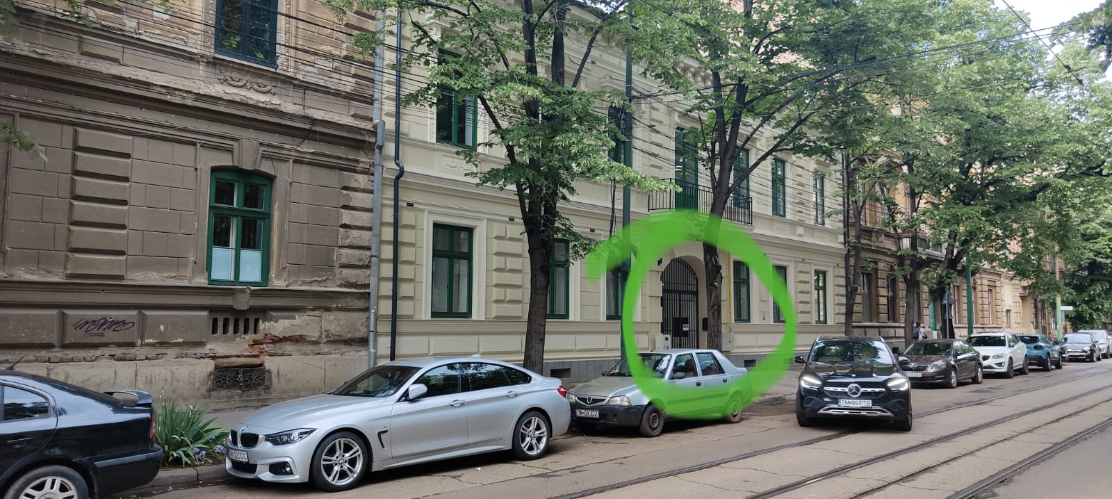 Intrarea din stradă către Harmony Yoga Studio