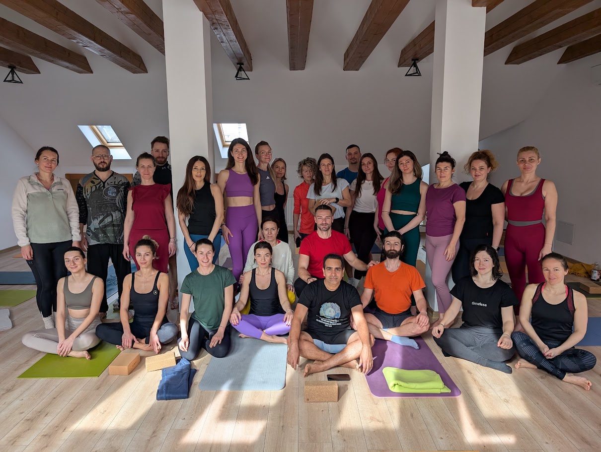 Comunitatea Harmony Yoga Studio